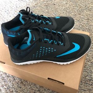 Nike Women’s size 7.5 fit sole sneakers